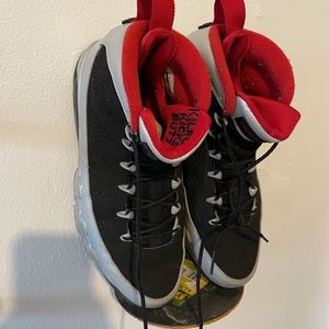 Air Jordan 9 retro Kilroy Kicks Butt